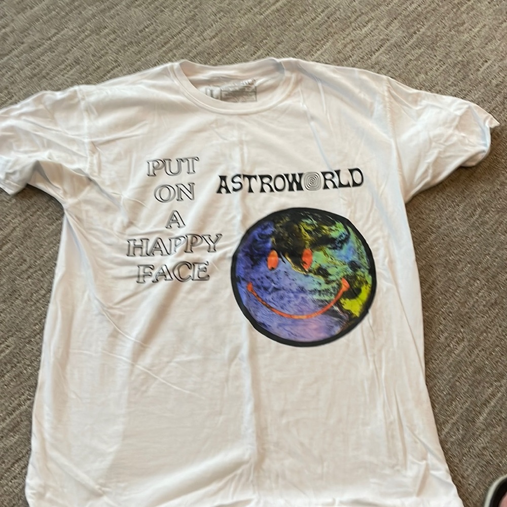 Grown out of this shirt. Only wore it a couple times and is in great condition!